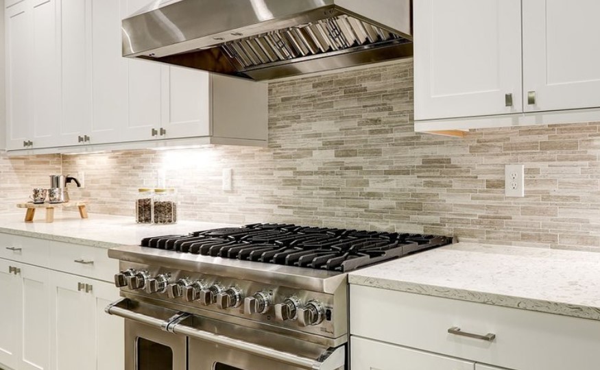 Peel and Stick Backsplash Tiles vs. Traditional Tiles